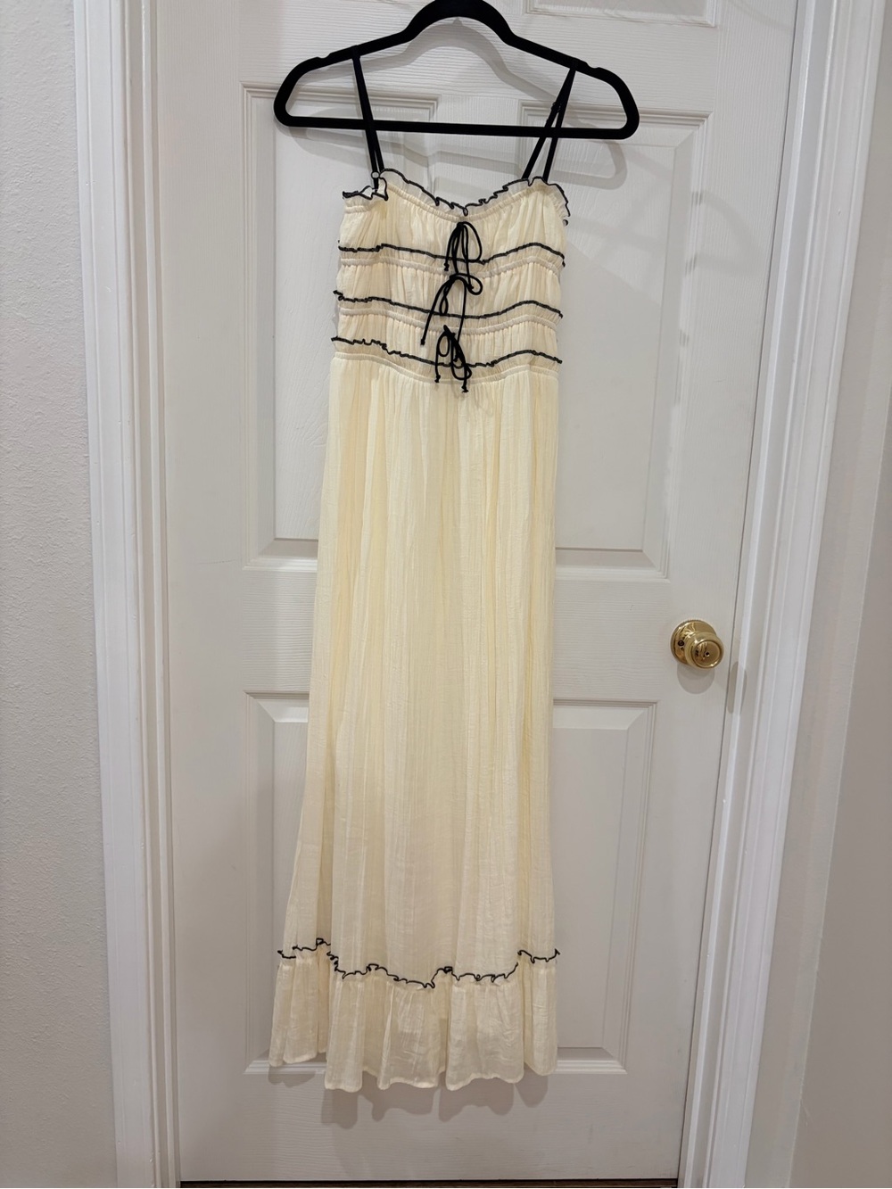 Flowy cream maxi dress with black detailing, medium